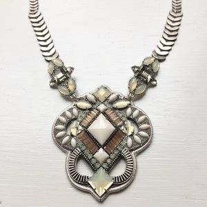 Stella & Dot White statement necklace